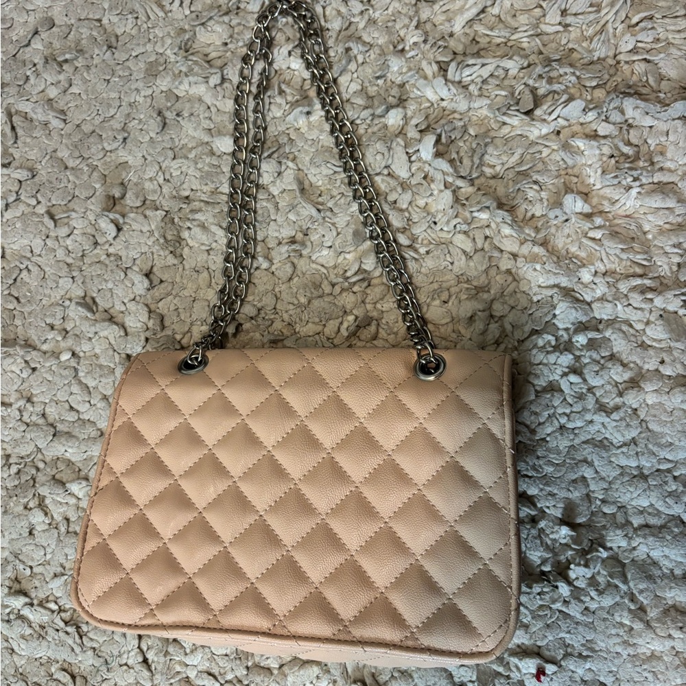 EXPRESS Women’s Elegant Quilted Nude Tan Blush Shoulder Bag w Silver Chain - Picture 5 of 8